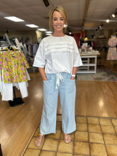 Load image into Gallery viewer, Ruffle Front Top- white
