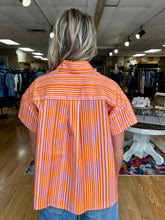 Load image into Gallery viewer, Ivy Jane Tucked Swing Shirt
