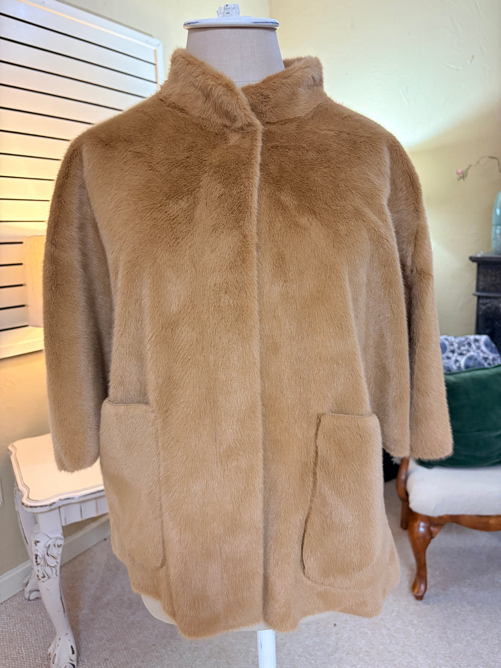 Ivy Jane Faux Fur Capelet - Camel